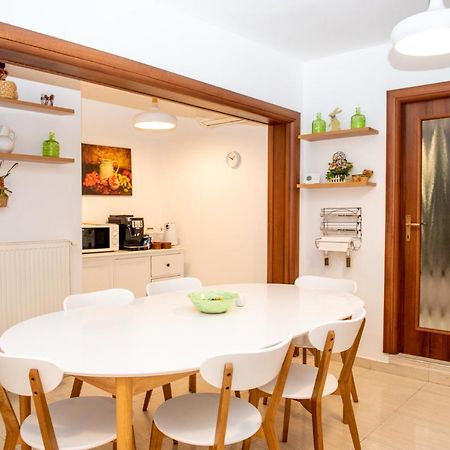 Classic Apartment Near The City Center Клуж-Напока Екстериор снимка