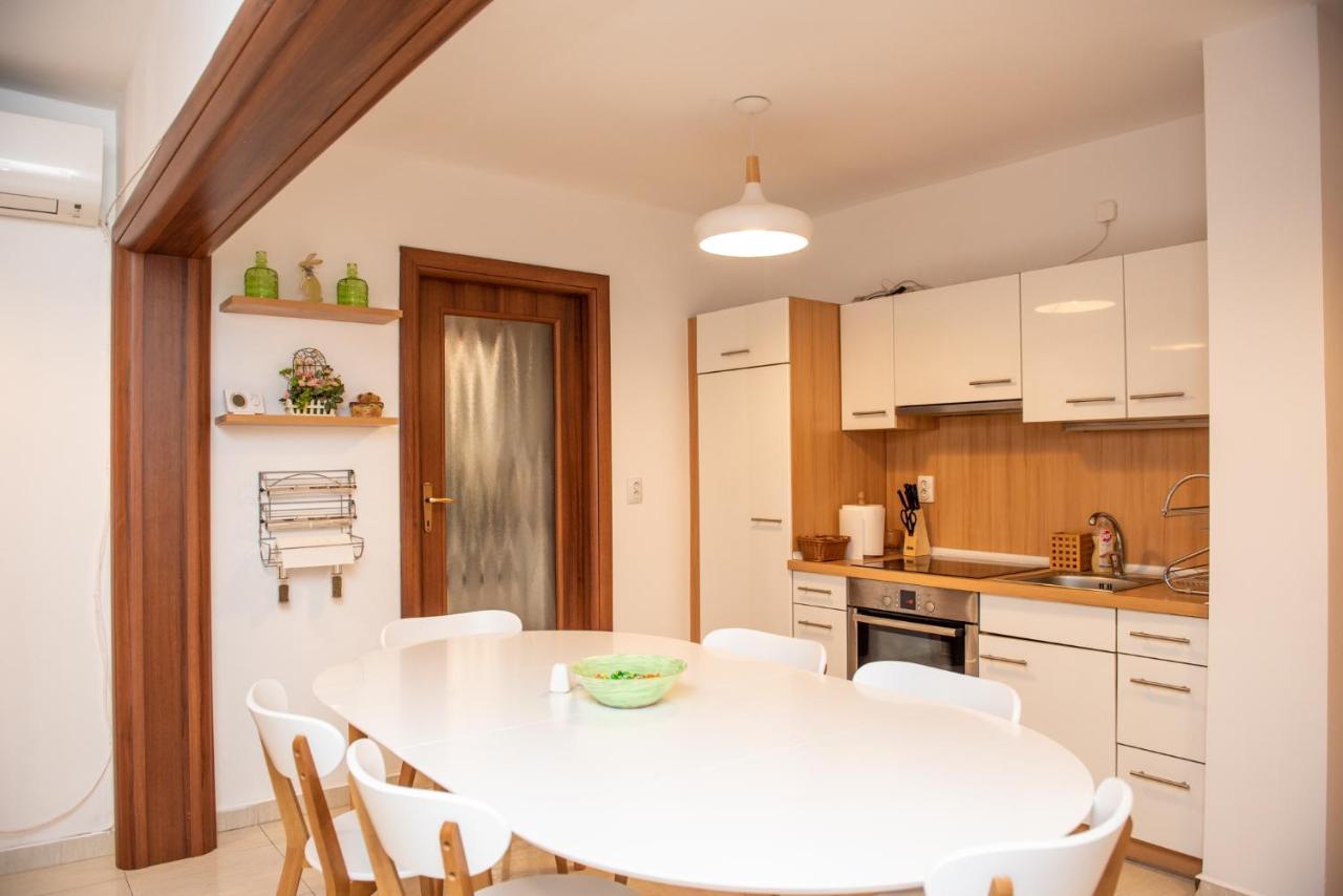 Classic Apartment Near The City Center Клуж-Напока Екстериор снимка