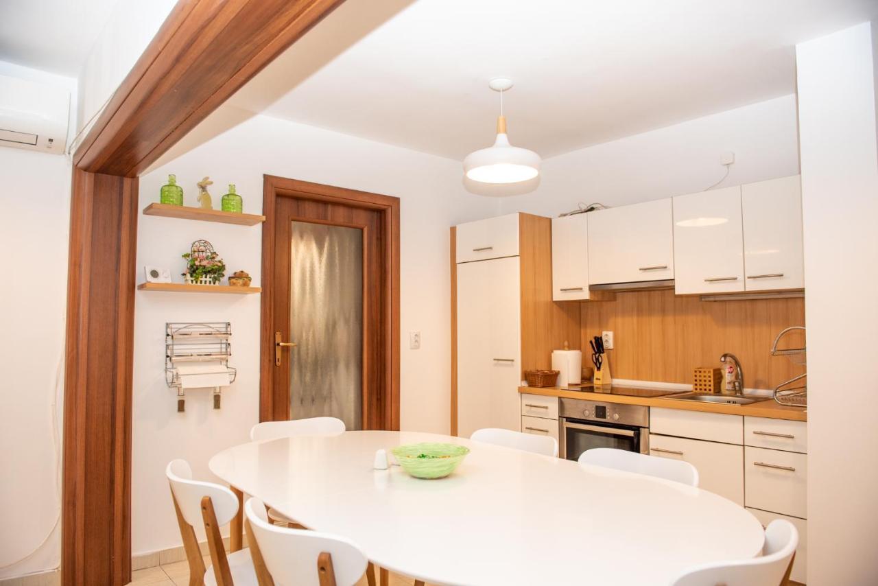 Classic Apartment Near The City Center Клуж-Напока Екстериор снимка